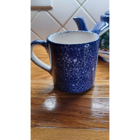 Snowman Teapot and 2 Snowman Mugs Blue Ceramic Christmas Winter - Picture 5 of 16